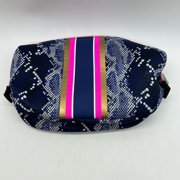 TAYLOR GRAY SARAH LARGE CARRYALL COSMETICS BAG BLUE SNAKESKIN PATTERN NWT - Picture 4 of 16